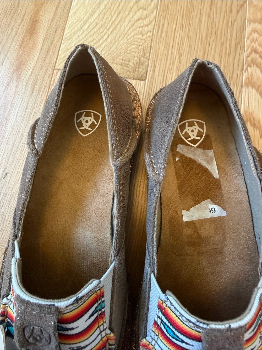 Ariat Women’s Cruiser Slip-On Loafer | Rose Gold Aztec Arrow Print | Size 6 NWT - Picture 4 of 7
